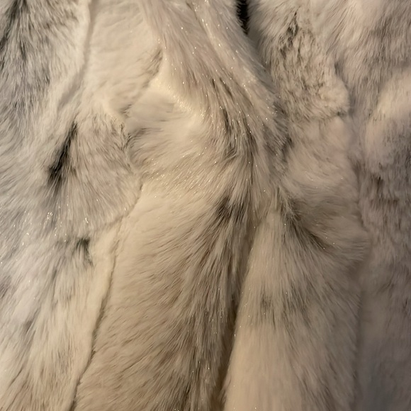 Beautiful faux fur luxurious vest by Guillaume - Picture 4 of 7